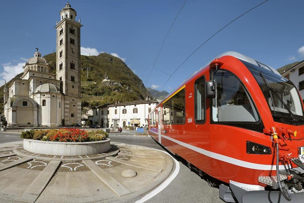 Bnbernina Express Dietro Al Trenino Rosso Tirano Extérieur photo